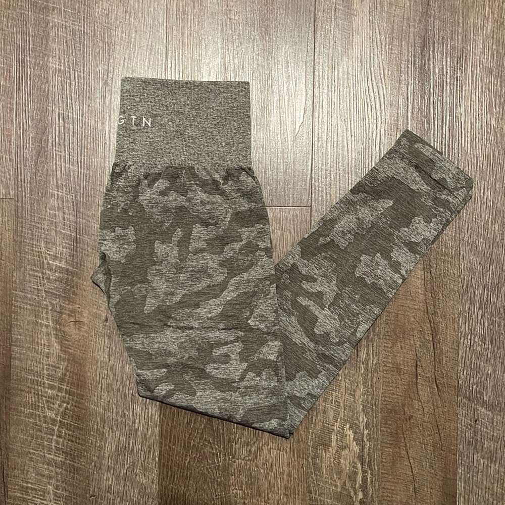 NVGTN CAMO SEAMLESS LEGGINGS. Size Small